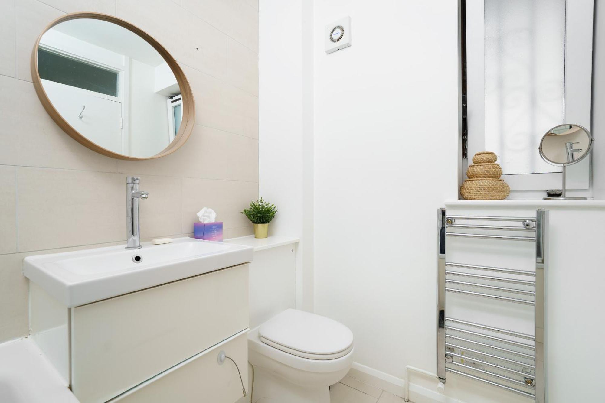 Lovely Apartment In Victoria Park Village London Kültér fotó