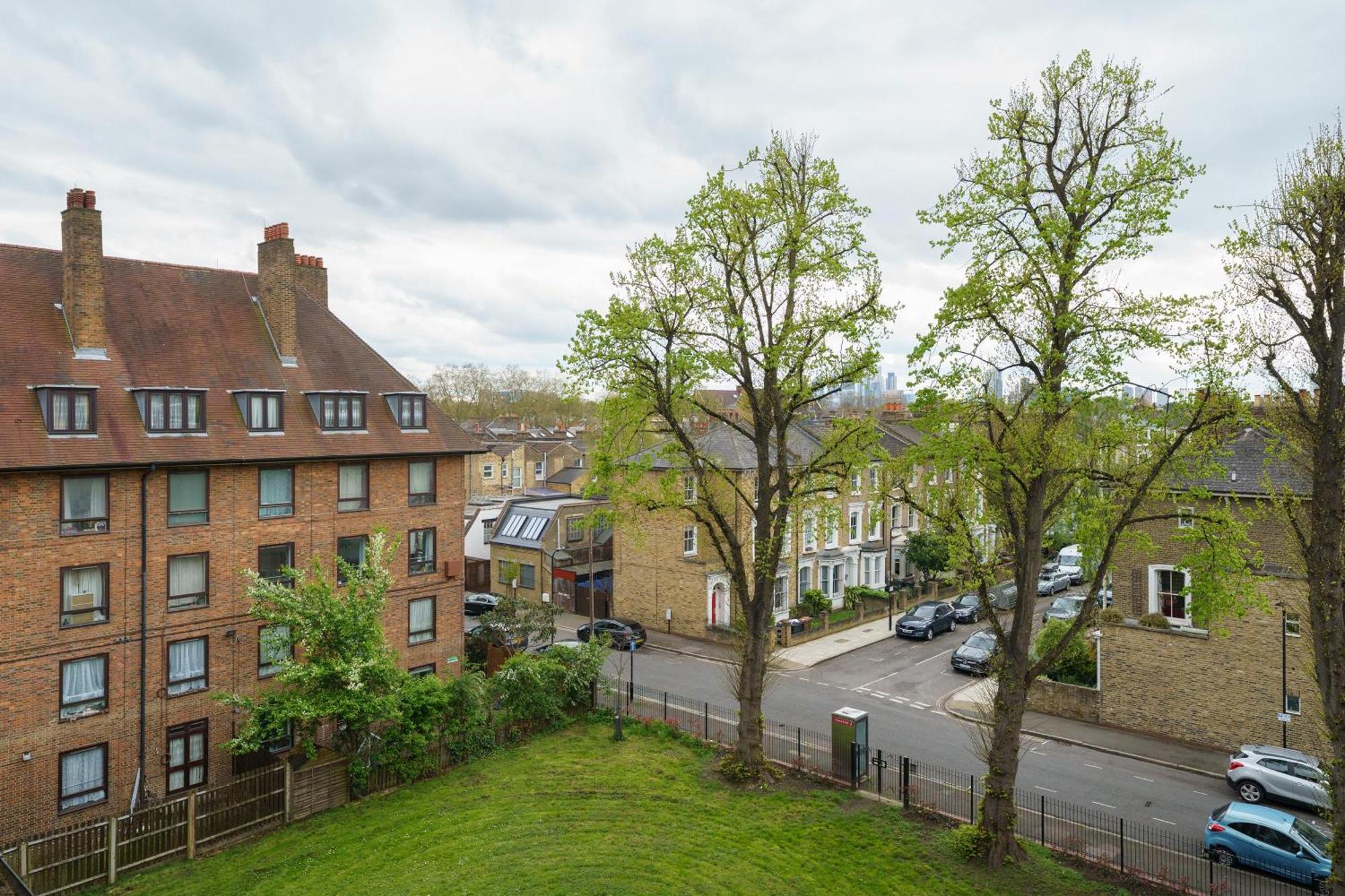 Lovely Apartment In Victoria Park Village London Kültér fotó
